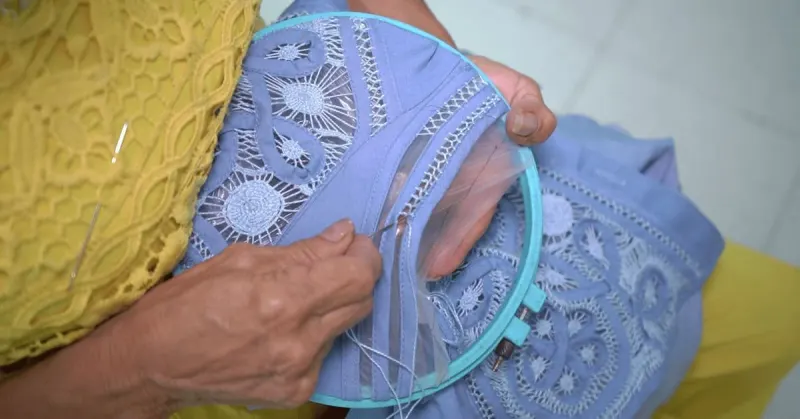 ¿Por qué las prendas hechas a mano tardan más?