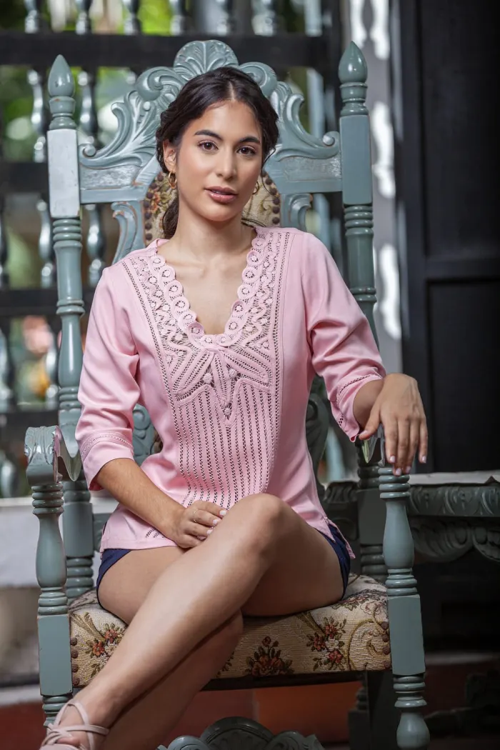 Blusa Rosa de Alta Costura Tradicional