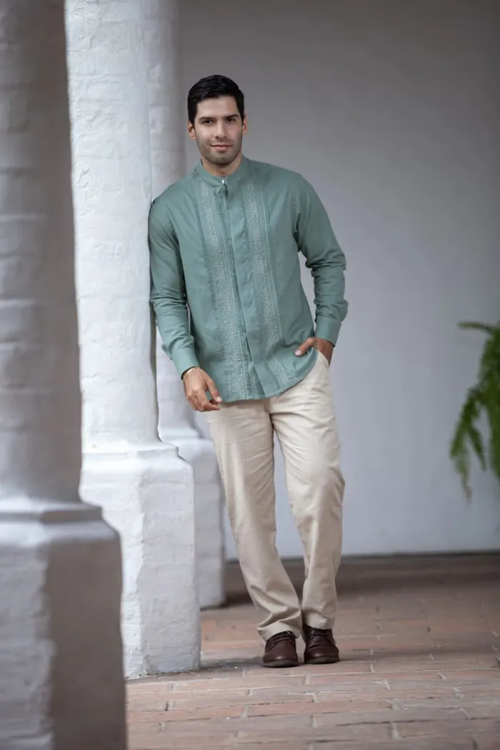 Guayabera elegante verde oliva Sendero del Valle